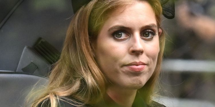 Princesa Beatrice considera mudança para os EUA para escapar do escândalo Epstein que envolve seu pai