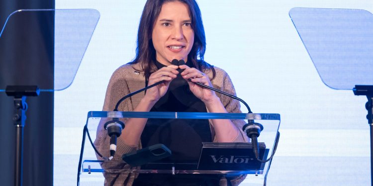 Raquel Lyra sonda marqueteiro para a campanha de reeleição