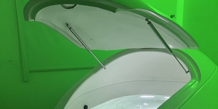 Cápsula de flutuação do spa Kurotel em Gramado — Foto: Marcia Disitzer