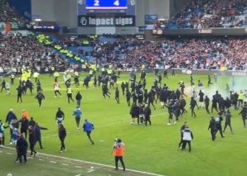 Torcedores protagonizam confusão generalizada após clássico na Copa da Escócia — Foto: Reprodução | X @StokeyyG2