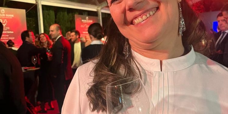 A chef paranaense Angelica Salvador ganhou sua primeira estrela Michelin no In Diferente, no Porto — Foto: Luciana Fróes