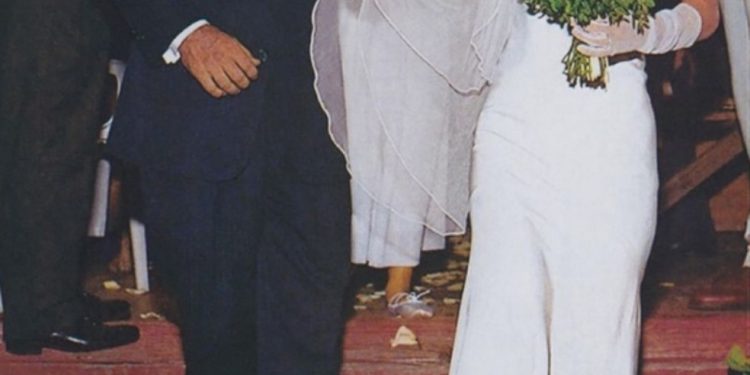 O estilo icônico de Carolyn Bessette-Kennedy e sua influência entre fashionistas da nova geração — Foto: Reprodução astyledwedding.com
