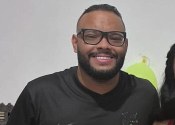 'Ele tinha dito que já estava na estrada, voltando para casa', diz viúva de homem morto na Barra por PM
