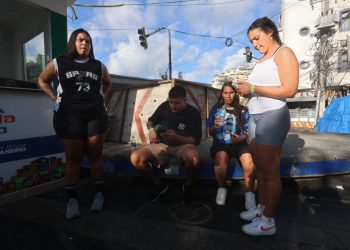 'Ficamos uma hora sem saber o que aconteceria', diz turista que ficou 'ilhada' no Morro Dois Irmãos durante tiroteio