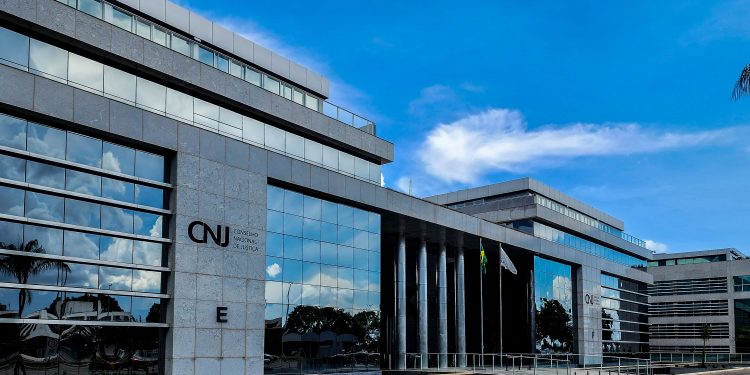 'Gratificação à primeira infância' e 'auxílio moradia': especialistas criticam resolução do CNJ e CNMP sobre penduricalhos
