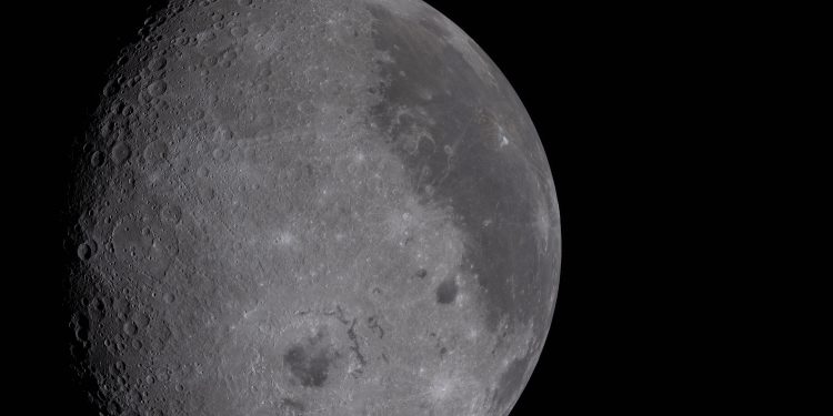 'Pontinho de luz': astronautas da Artemis II testemunham impactos de meteoritos na Lua durante sobrevoo