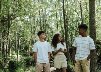 'Um mês offline': detox digital avança entre jovens, com menos tempo no celular e nas redes sociais