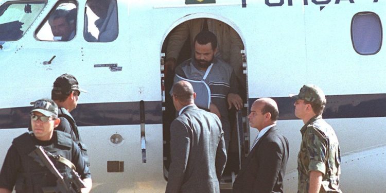 O traficante Beira-Mar chega a Brasília após prisão na Colômbia — Foto: Ailton de Freitas/Agência O GLOBO