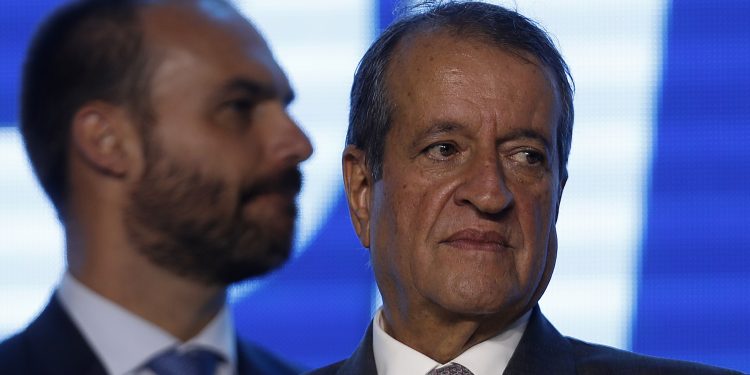 A reunião entre Eduardo Bolsonaro e Valdemar Costa Neto nos EUA