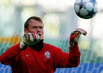 Alexander Manninger: quem foi ex-goleiro do Arsenal que morreu após ter carro atingido por trem na Áustria