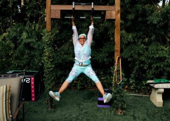 Aos 82, mulher entra para o Guinness pulando corda: ‘Salvou minha vida'