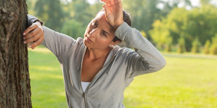 Ardor, coceira e desconforto íntimo: o que esses sinais podem estar dizendo sobre o corpo