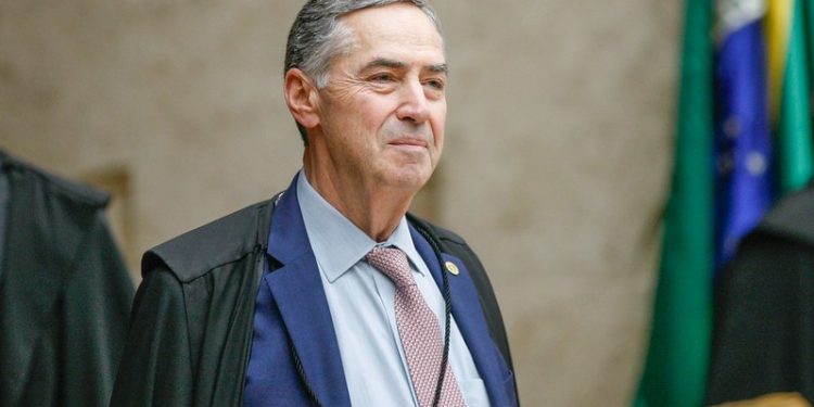 Barroso avalia quando publicar livro escrito após deixar o STF: 'momento está mais para a política do que para literatura'