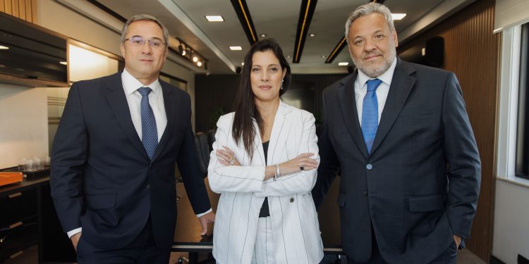 Cenário jurídico competitivo estimula a união de escritórios