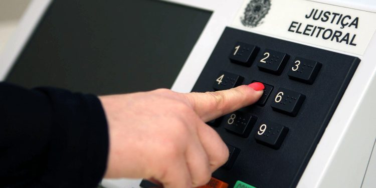 Cláusula de barreira mais rígida ameaça partidos pequenos e renova estratégias para eleição