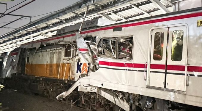 Colisão entre trens deixa sete mortos e dezenas de feridos na Indonésia