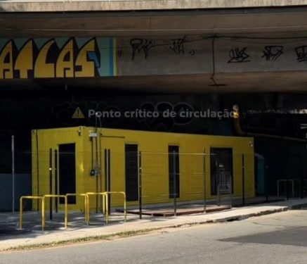 Contêiner instalado sob ponte na Barra da Tijuca desperta curiosidade e divide opiniões; saiba o que será