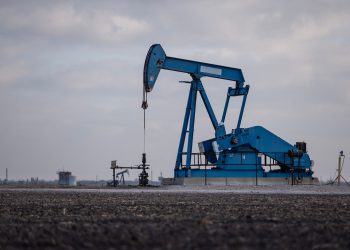 Cotação do petróleo despenca e ações sobem após Trump anunciar cessar-fogo no Irã