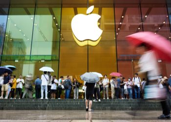 De 'dois Steves' a John Ternus: veja linha do tempo da Apple, primeira empresa a se tornar trilionária