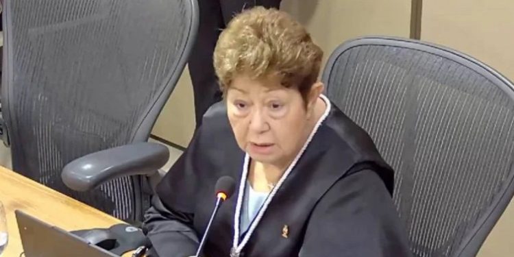 Desembargadora compara corte de 'penduricalhos' a 'regime de escravidão' e fala em dificuldade de comprar remédios