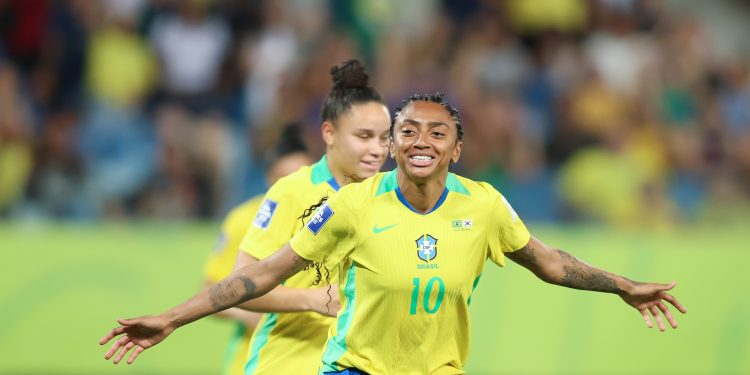 Destaque do Brasil, Kerolin vê seleção pronta para enfrentar o Canadá na decisão do Fifa Series: 'Estamos treinando e jogando bem'