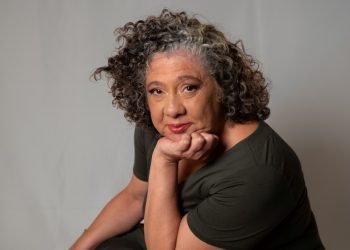 Destaque em 'Os outros', Docy Moreira ganha projeção na TV após 40 anos de teatro e estranha se promover nas redes: 'Não sou especial por ser atriz'