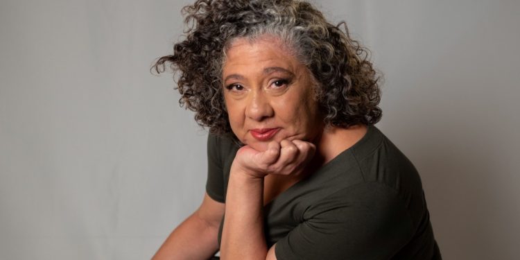 Destaque em 'Os outros', Docy Moreira ganha projeção na TV após 40 anos de teatro e estranha se promover nas redes: 'Não sou especial por ser atriz'