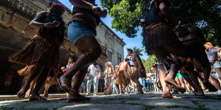 Feira do Dia dos Povos Originários volta à EAV Parque Lage — Foto: Divulgação