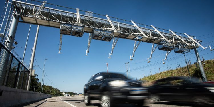 Em ano eleitoral, governo Lula anuncia suspensão de 3,4 milhões de multas em rodovias no sistema free flow