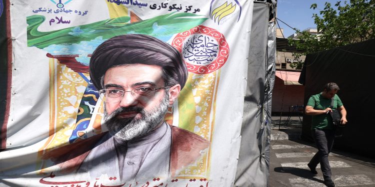 Em desafio a Trump, líder supremo afirma que Irã não abrirá mão de tecnologia nuclear e de mísseis