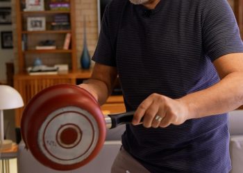 Em estreia fora do estúdio no 'Globo repórter', William Bonner mostrará receita de sobremesa tradicional de sua família: 'Melhor brigadeiro do mundo'