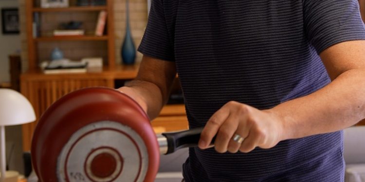 Em estreia fora do estúdio no 'Globo repórter', William Bonner mostrará receita de sobremesa tradicional de sua família: 'Melhor brigadeiro do mundo'