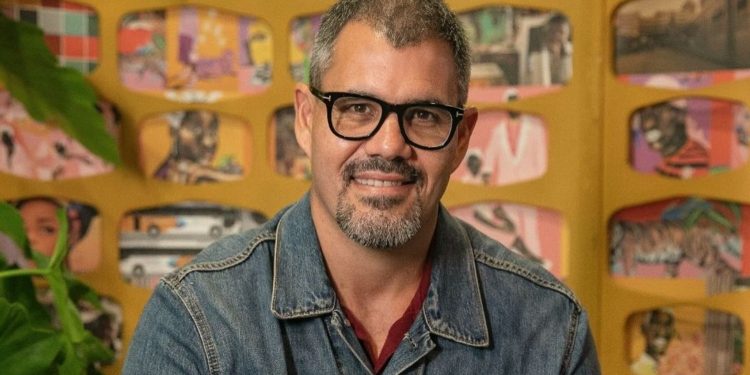 Em live, Juliano Cazarré explica evento, fala em animosidade racial e ataca Fabio Porchat: 'Não tem como ensinar ninguém a ser homem'