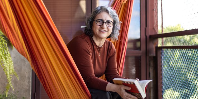 Em novo livro, Regina Delcastagnè mostra como a literatura brasileira enfrentou o desafio de 'falar do outro' a partir de 1970