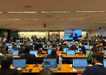 Escala 6x1: entenda próximos passos após votação em comissão da Câmara ser adiada