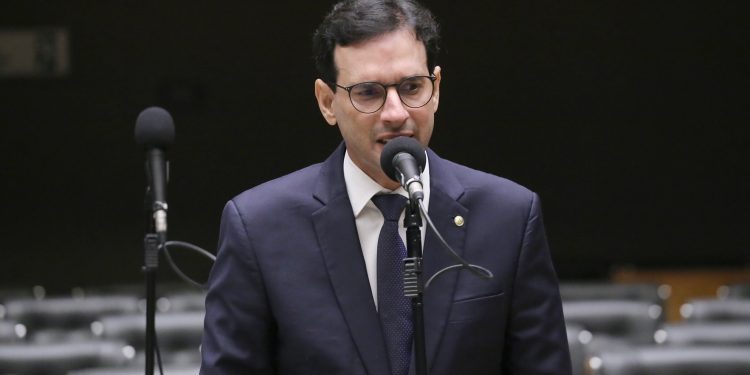 Escala 6x1: relator indica regra de transição e diz que muitos pontos ficarão para negociação entre trabalhadores e empresas