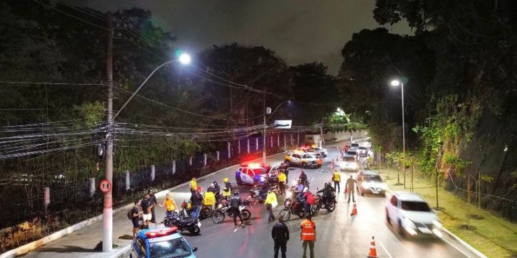 Escapamentos barulhentos e falta de documentos: Niterói aperta cerco contra motos irregulares; abordagens cresceram 155%