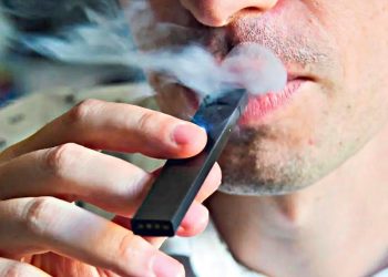 Estudo detecta substâncias perigosas em vapes comercializados ilegalmente no Brasil