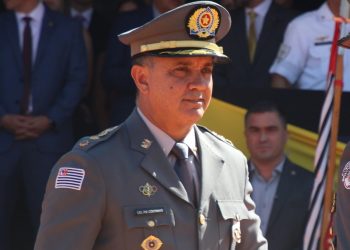 Ex-comandante da PM de SP foi citado em inquérito da Corregedoria que apura atuação de empresa de ônibus ligada ao PCC; veja vídeo