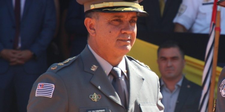 Ex-comandante da PM de SP foi citado em inquérito da Corregedoria que apura atuação de empresa de ônibus ligada ao PCC; veja vídeo