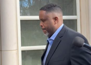 Ex-jogador da NBA, Damon Jones deve se declarar culpado em caso de apostas nos EUA