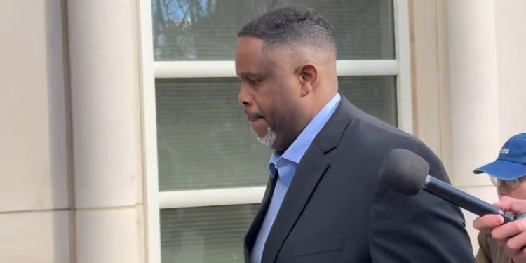 Ex-jogador da NBA, Damon Jones deve se declarar culpado em caso de apostas nos EUA