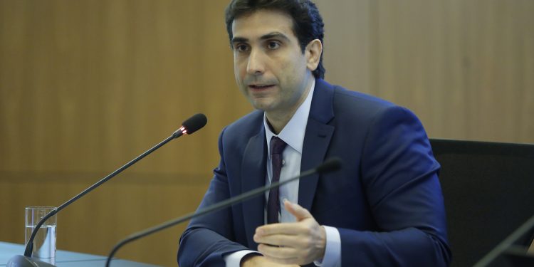 Galípolo pede ‘socorro’ ao Congresso para reforçar trabalho do BC: ‘Às vezes, tem um servidor cuidando de 30 instituições’