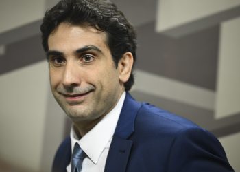 Galipolo vive maior pressão à frente do Banco Central; ‘Traidor’, diz líder do PT na Câmara