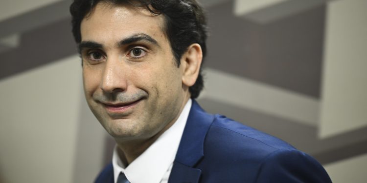 Galipolo vive maior pressão à frente do Banco Central; ‘Traidor’, diz líder do PT na Câmara