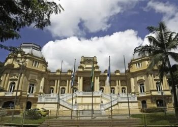 Governador em exercício suspende licitações e contratos das secretarias de Cidades, Obras e do DER por 30 dias no Rio