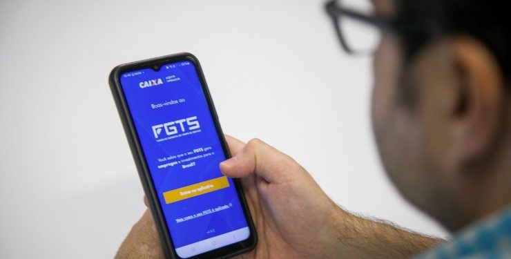 Governo vai liberar em maio parte do saldo do FGTS e multa como garantias para consignado CLT. Entenda