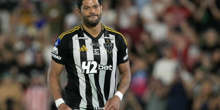 Hulk recebe sondagem de clube brasileiro e fica de fora da partida entre Atlético-MG e Flamengo