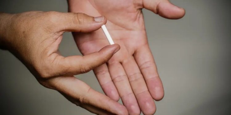 Implanon: tudo que você precisa saber sobre o implante anticoncepcional disponível no SUS