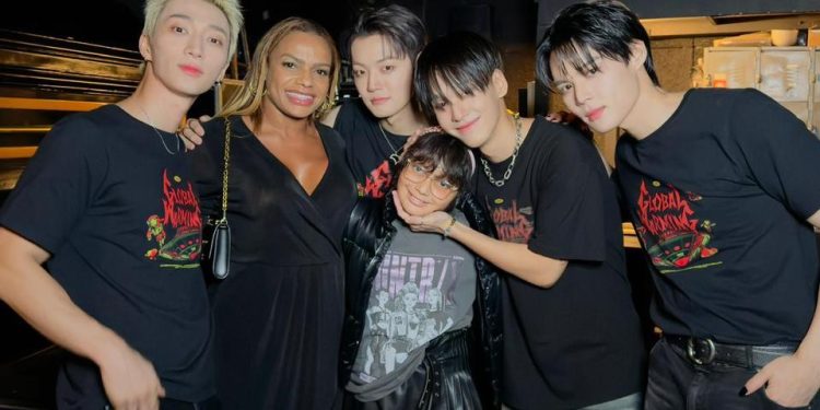 K-pop conquista a Sapucaí: Quitéria Chagas leva a filha para show no Rio